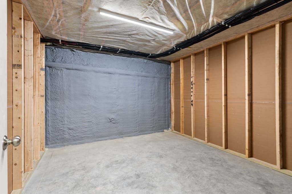 Condominium at 101B Market Street # B, Amesbury MA 01913, photo 32 of 40