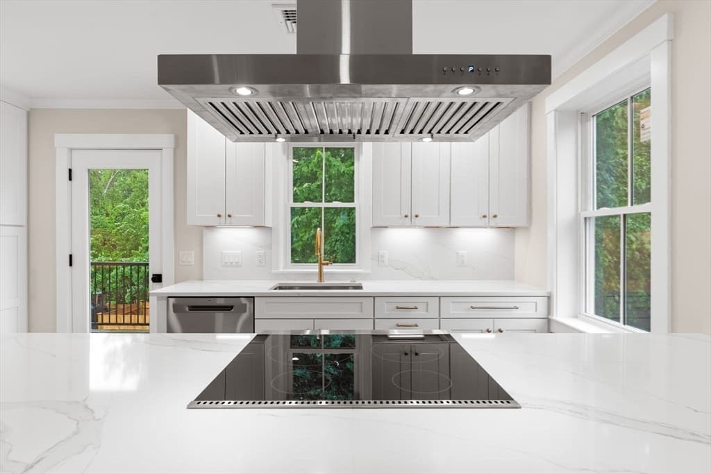 Condominium at 101B Market Street # B, Amesbury MA 01913, photo 5 of 40