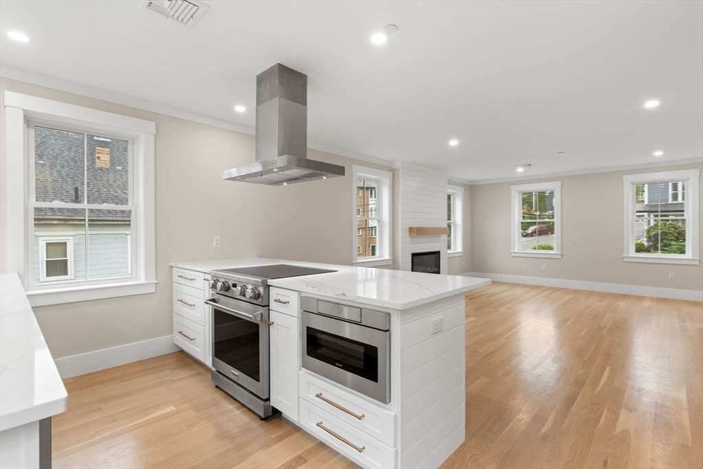 Condominium at 101B Market Street # B, Amesbury MA 01913, photo 9 of 40