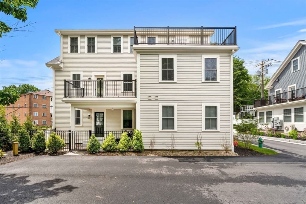 Condominium at 101B Market Street # B, Amesbury MA 01913, photo 34 of 40