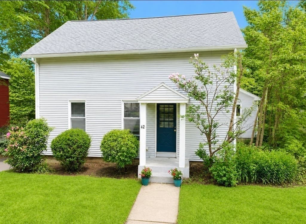 Single Family Residence at 42 Water St, Northampton MA 01053, Northampton, photo 6 of 35