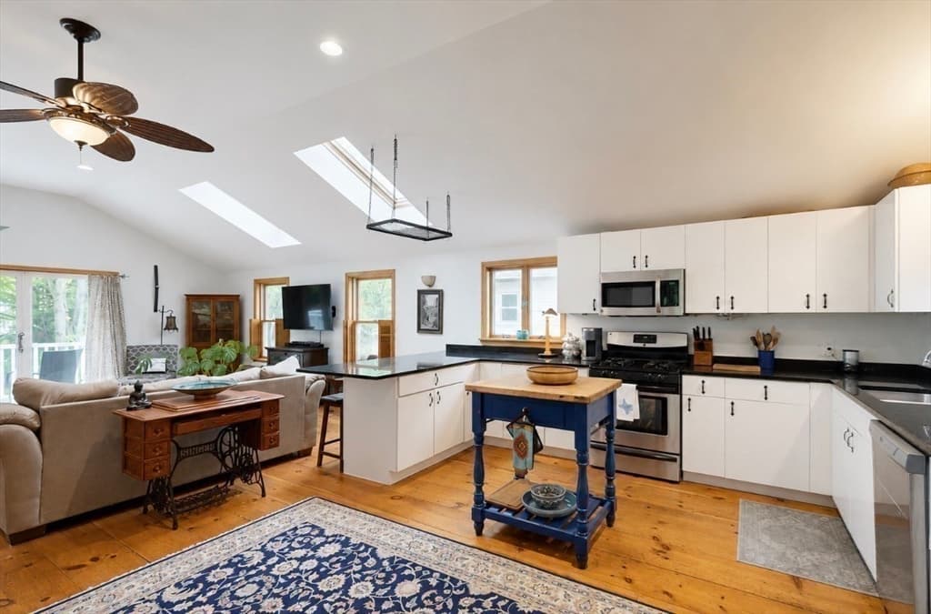 Single Family Residence at 42 Water St, Northampton MA 01053, Northampton, photo 12 of 35