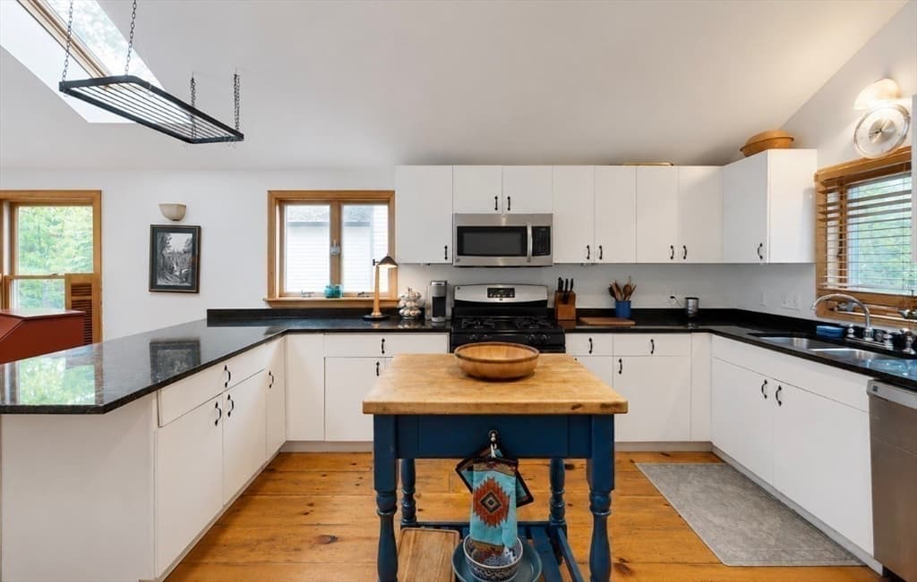 Single Family Residence at 42 Water St, Northampton MA 01053, Northampton, photo 11 of 35