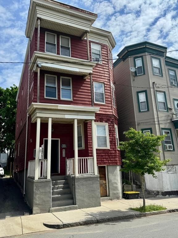 68 Maverick St, Chelsea MA 02150