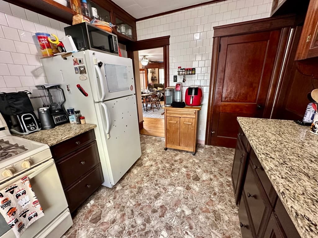 Single Family Residence at 150 Crawford St, Fall River MA 02724, photo 13 of 22