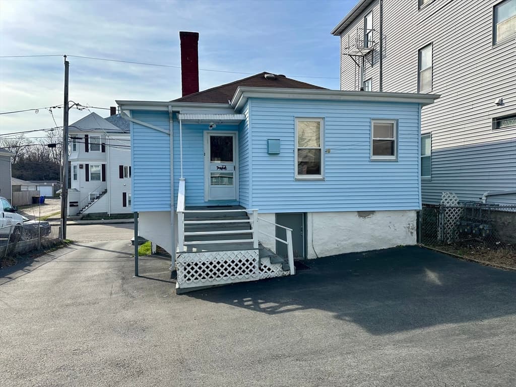 Single Family Residence at 150 Crawford St, Fall River MA 02724, photo 9 of 22
