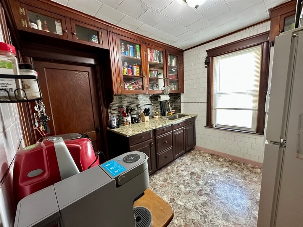 Single Family Residence at 150 Crawford St, Fall River MA 02724, photo 11 of 22