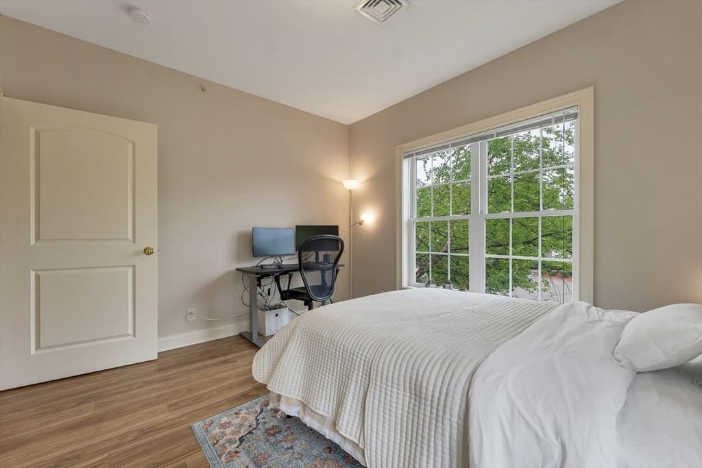 Condominium at 17 Roundabout Way # 5, Manchester NH 03102, Manchester, photo 32 of 40