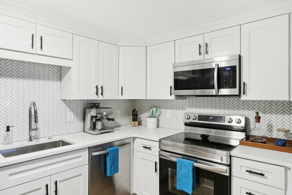 Condominium at 115 W 7th St # 3, Boston MA 02127, Boston, photo 7 of 16