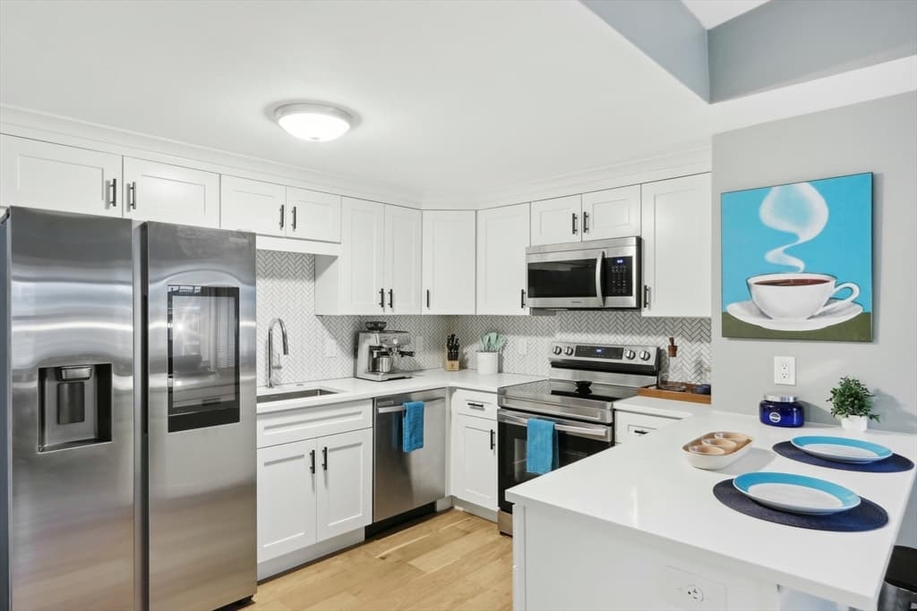 115 W 7th St # 3, Boston MA 02127