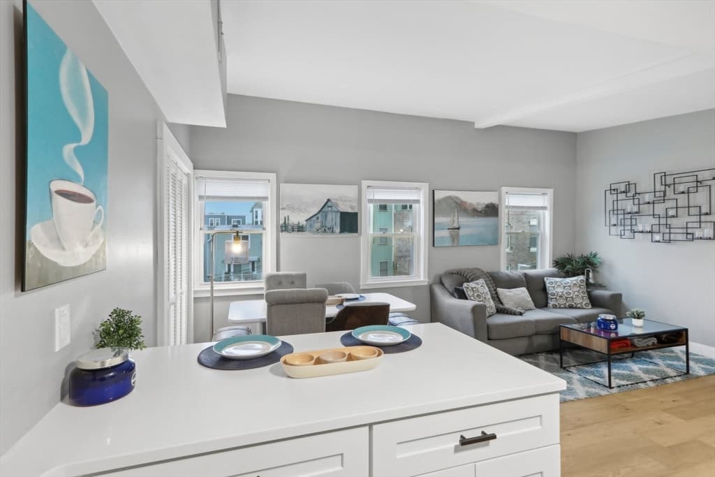 Condominium at 115 W 7th St # 3, Boston MA 02127, Boston, photo 8 of 16
