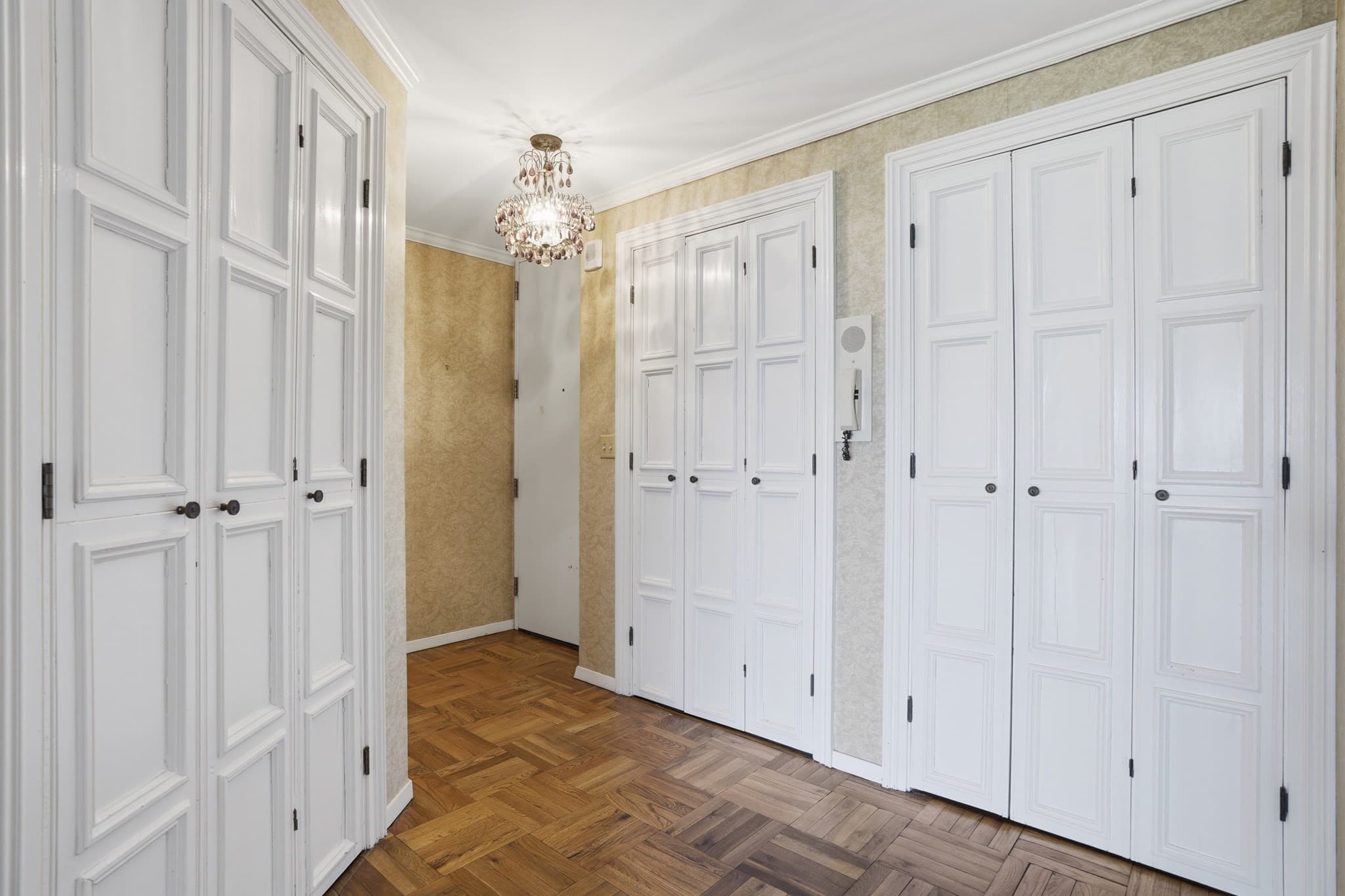 Condominium at 180 Beacon Street, Boston MA 02116, photo 2 of 31