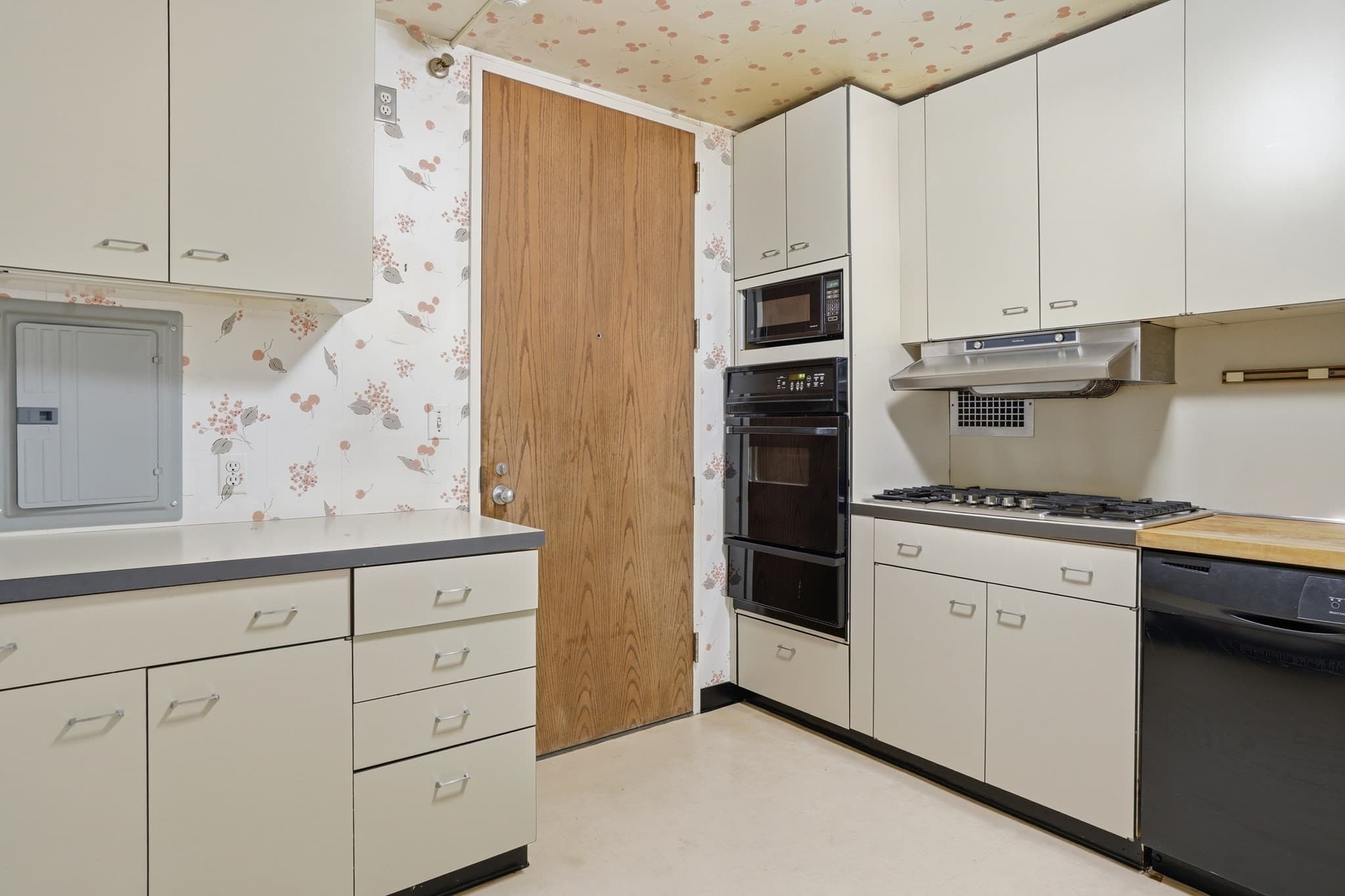 Condominium at 180 Beacon Street, Boston MA 02116, photo 10 of 31