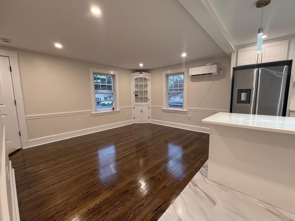 Single Family Residence at 714 Lynnfield St, Lynn MA 01904, photo 4 of 25
