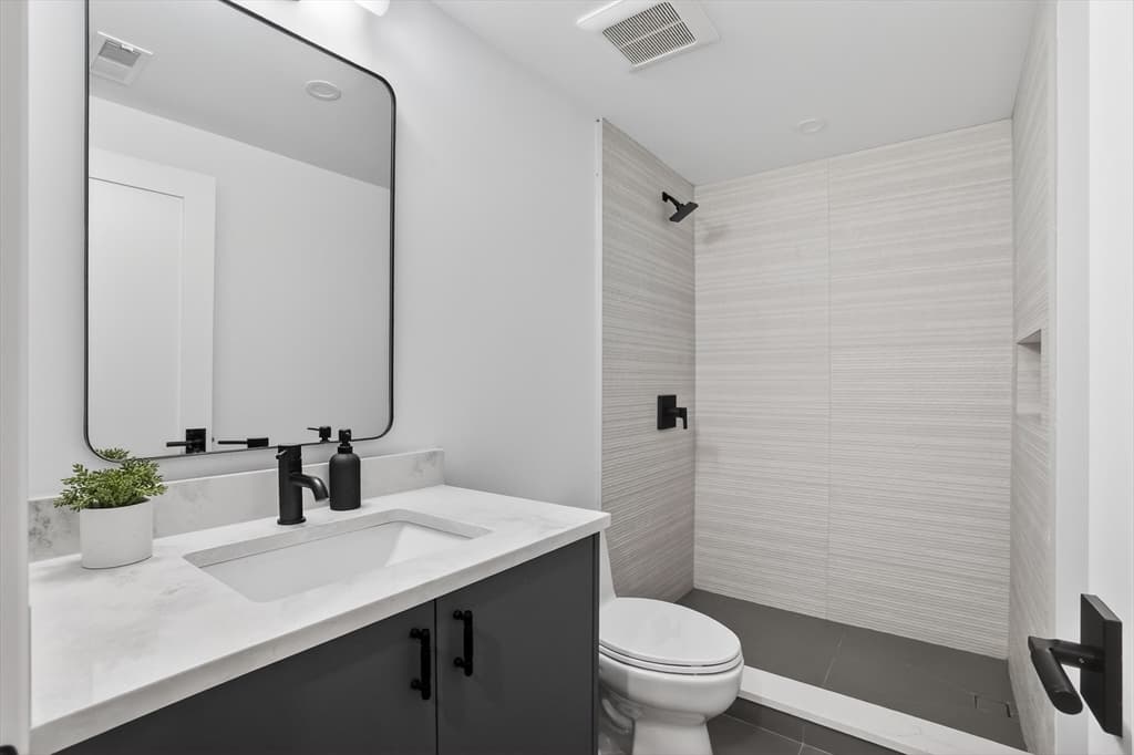 Condominium at 82-84 East Side Pkwy # 82, Newton MA 02458, Newton, photo 30 of 35