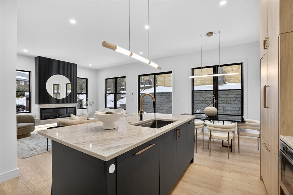 Condominium at 82-84 East Side Pkwy # 82, Newton MA 02458, Newton, photo 11 of 35