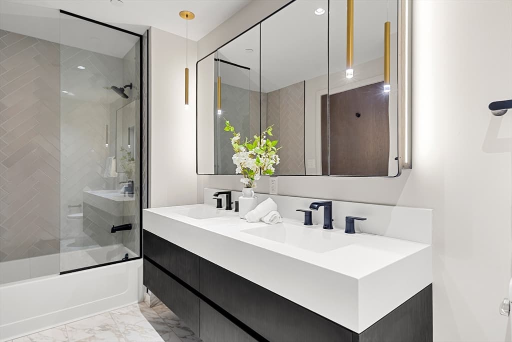 Condominium at 55 Lagrange St # 1701, Boston MA 02116, photo 13 of 27