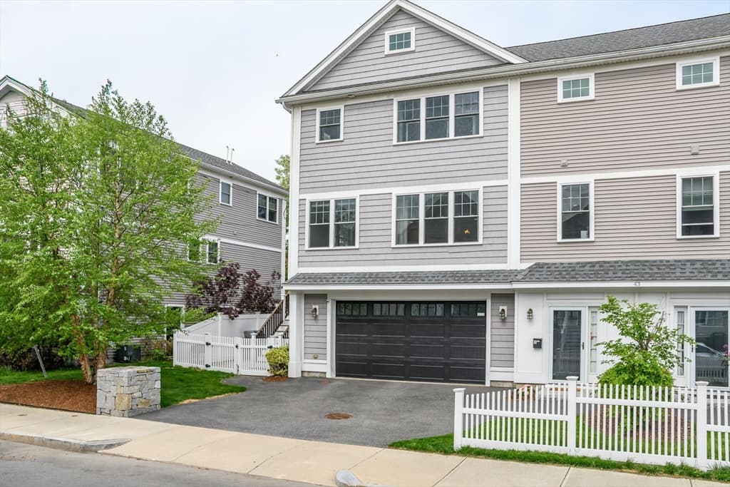 43 Hall St # 1, Waltham MA 02453