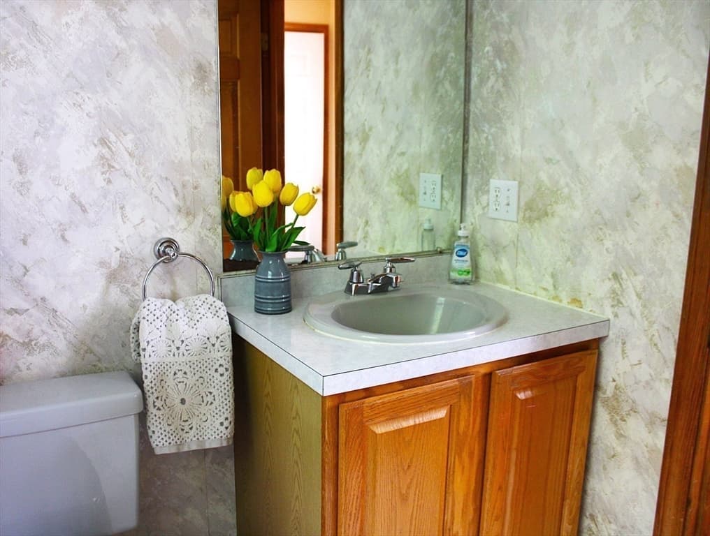Single Family Residence at 27 Gretchen Way, Raynham MA 02767, Raynham, photo 10 of 20