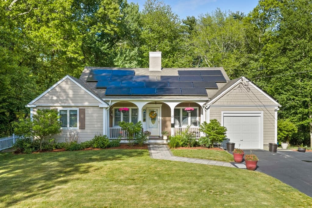 113 Colonel Hunt Dr, Abington MA 02351