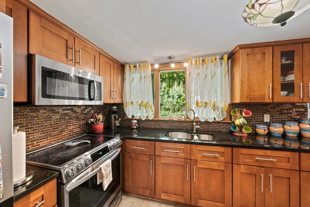 Single Family Residence at 113 Colonel Hunt Dr, Abington MA 02351, Abington, photo 11 of 42