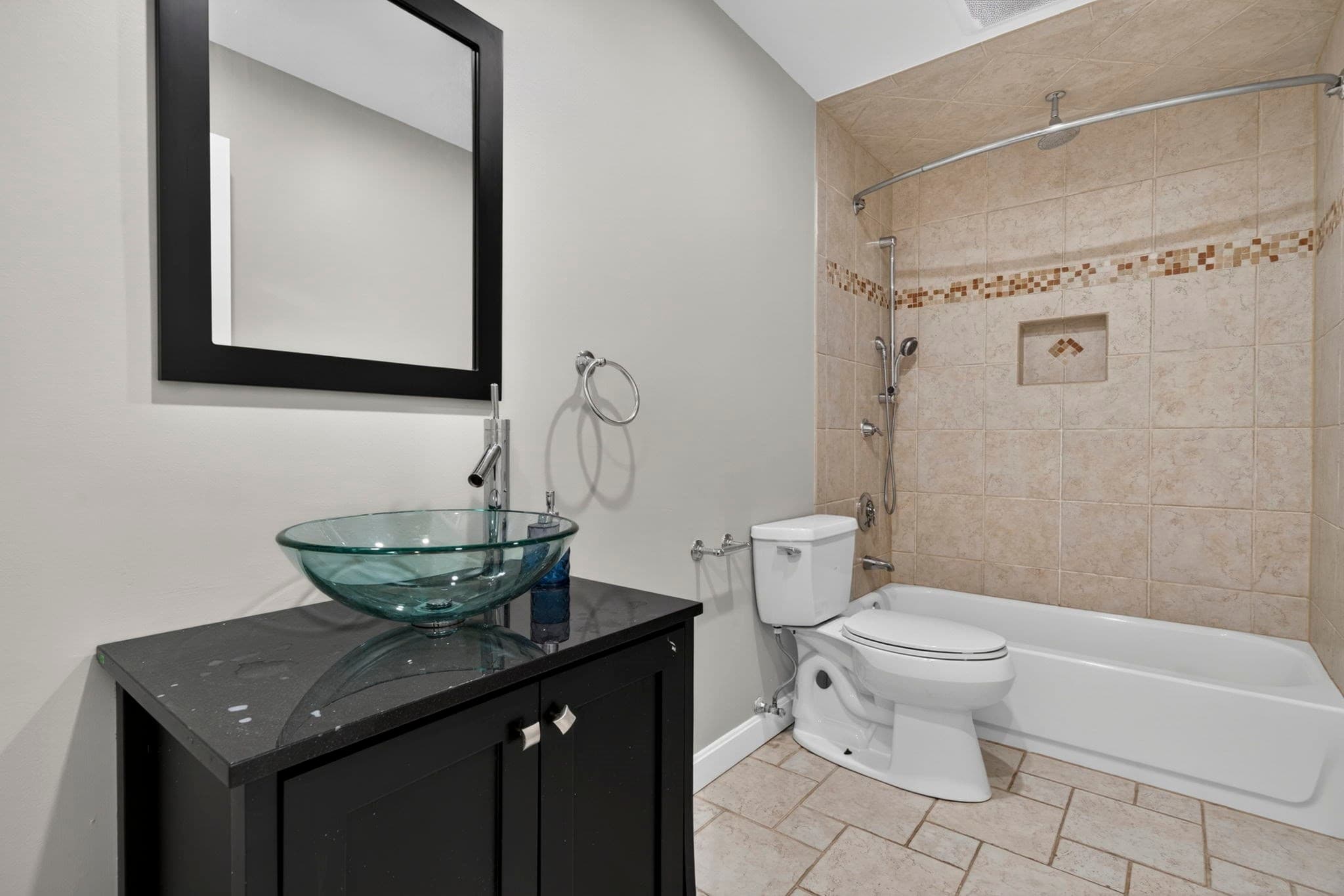 Condominium at 26 Breakwater Dr # 26, Chelsea MA 02150, Chelsea, photo 10 of 23