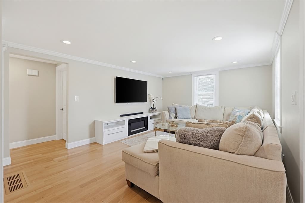 Single Family Residence at 8 Woodbury Ave, Saugus MA 01906, photo 13 of 39
