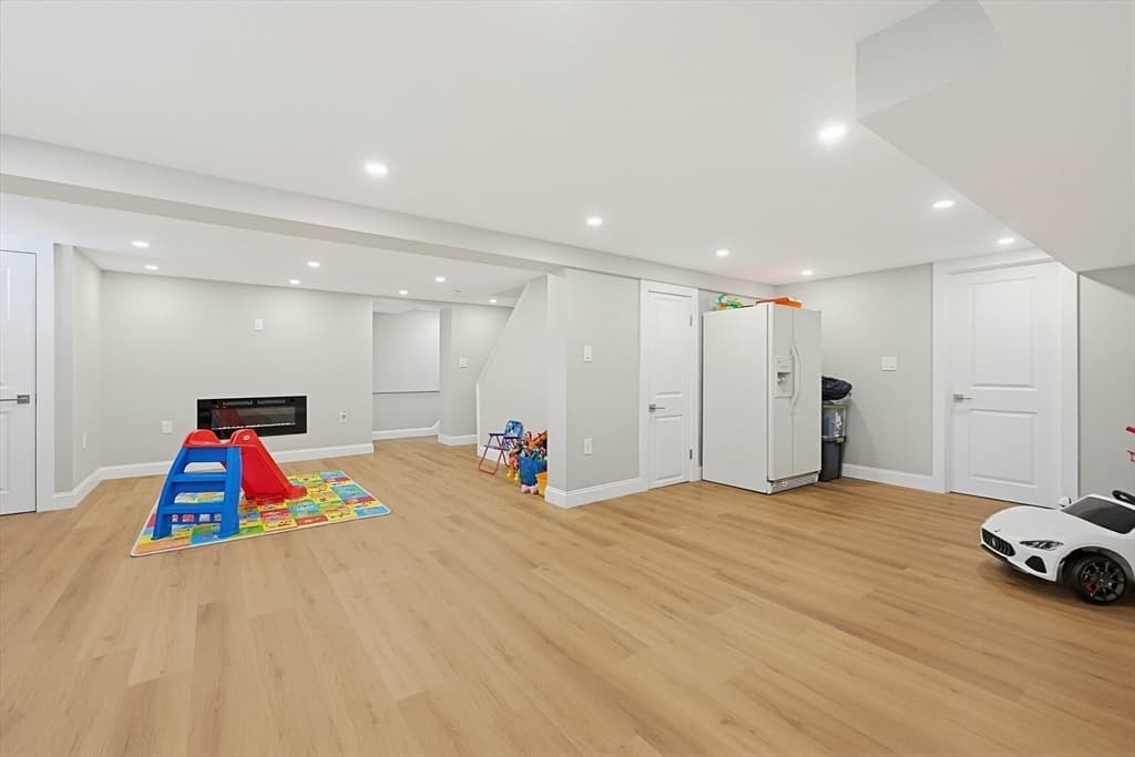 Single Family Residence at 8 Woodbury Ave, Saugus MA 01906, photo 24 of 39