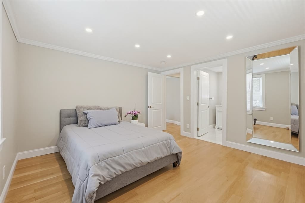 Single Family Residence at 8 Woodbury Ave, Saugus MA 01906, photo 15 of 39