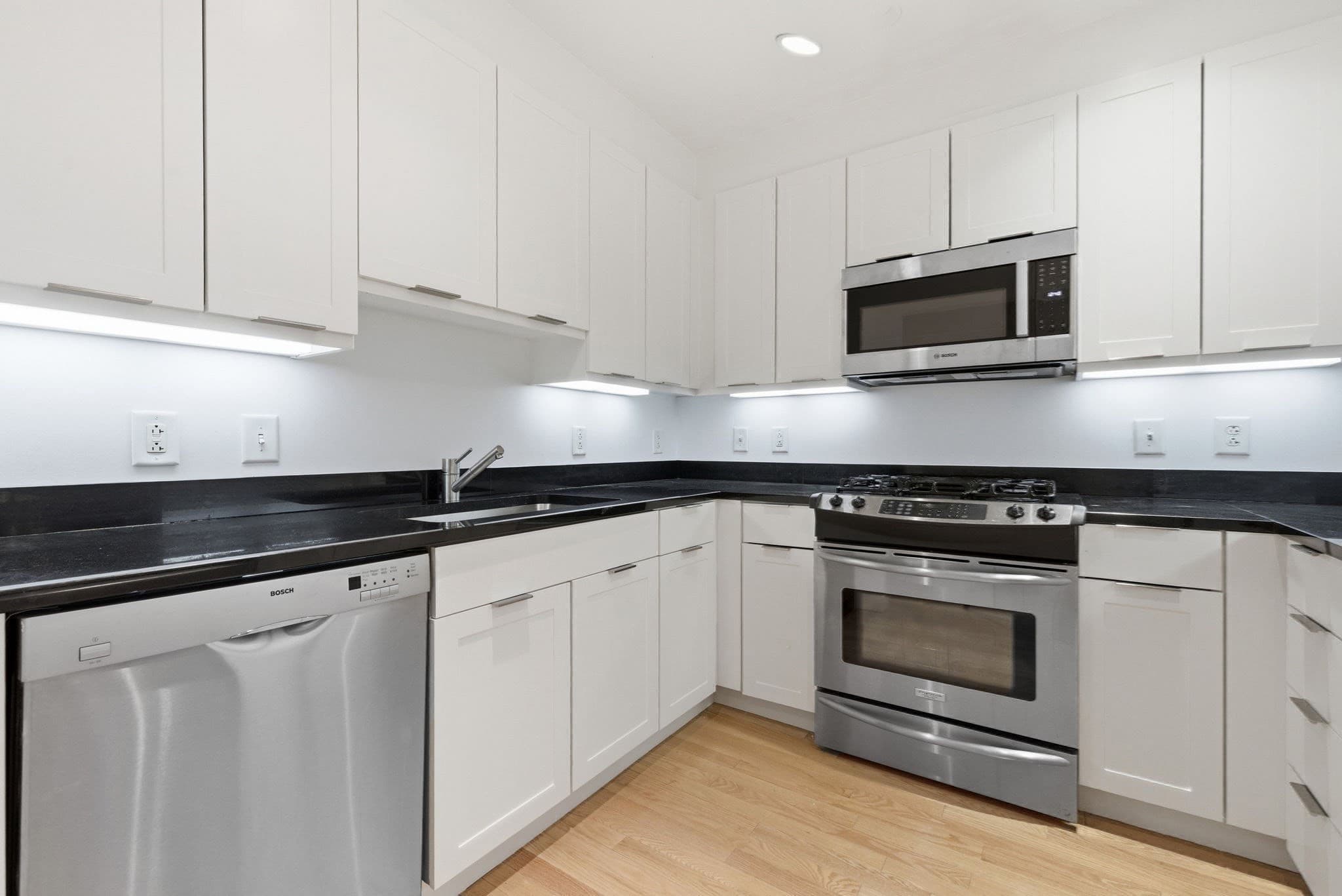Condominium at 80 Broad Street # 302, Boston MA 02110, photo 8 of 31