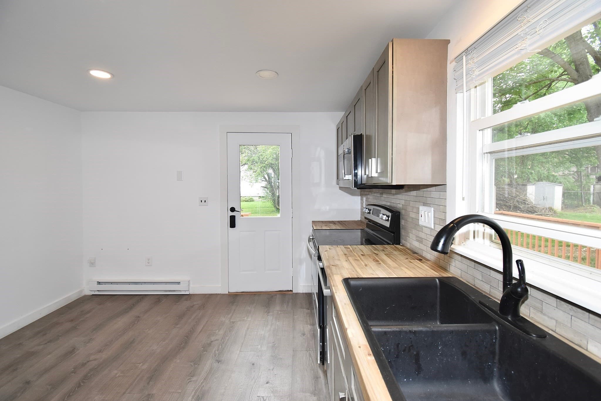 Single Family Residence at 22 Hunting Ln, Agawam MA 01001, photo 13 of 39