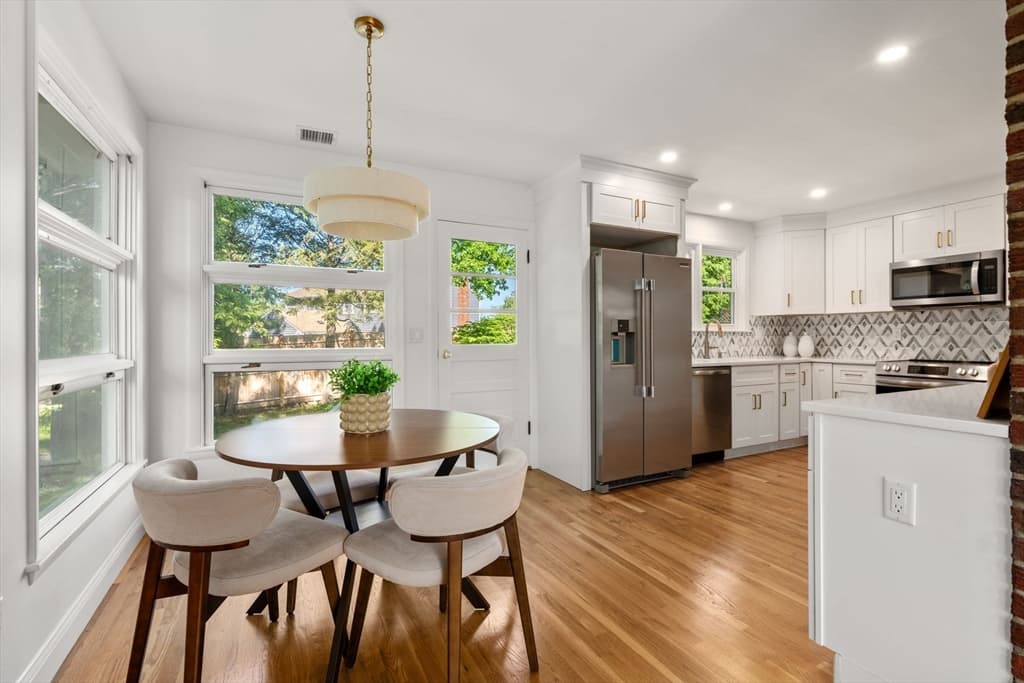 Single Family Residence at 8 Everett St, Wakefield MA 01880, photo 3 of 15