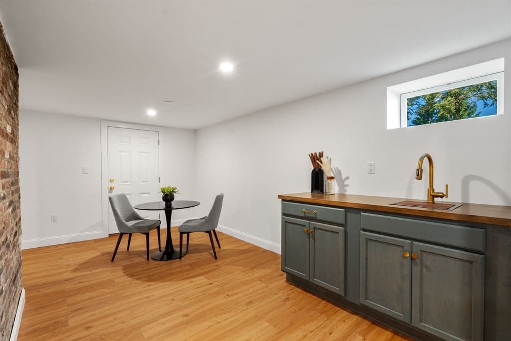 Single Family Residence at 8 Everett St, Wakefield MA 01880, photo 10 of 15
