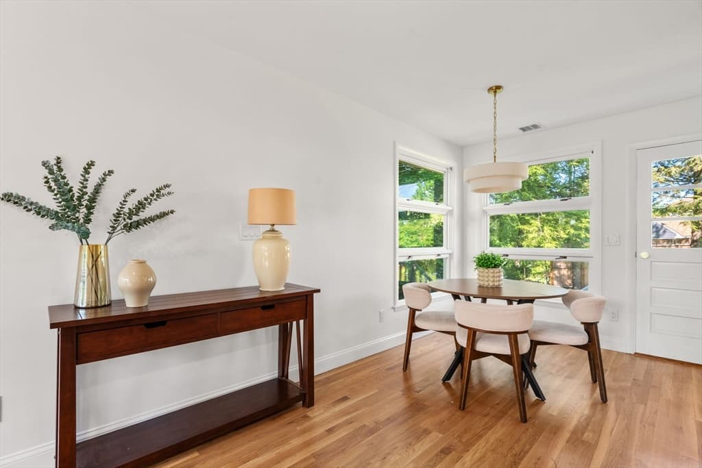 Single Family Residence at 8 Everett St, Wakefield MA 01880, photo 4 of 15