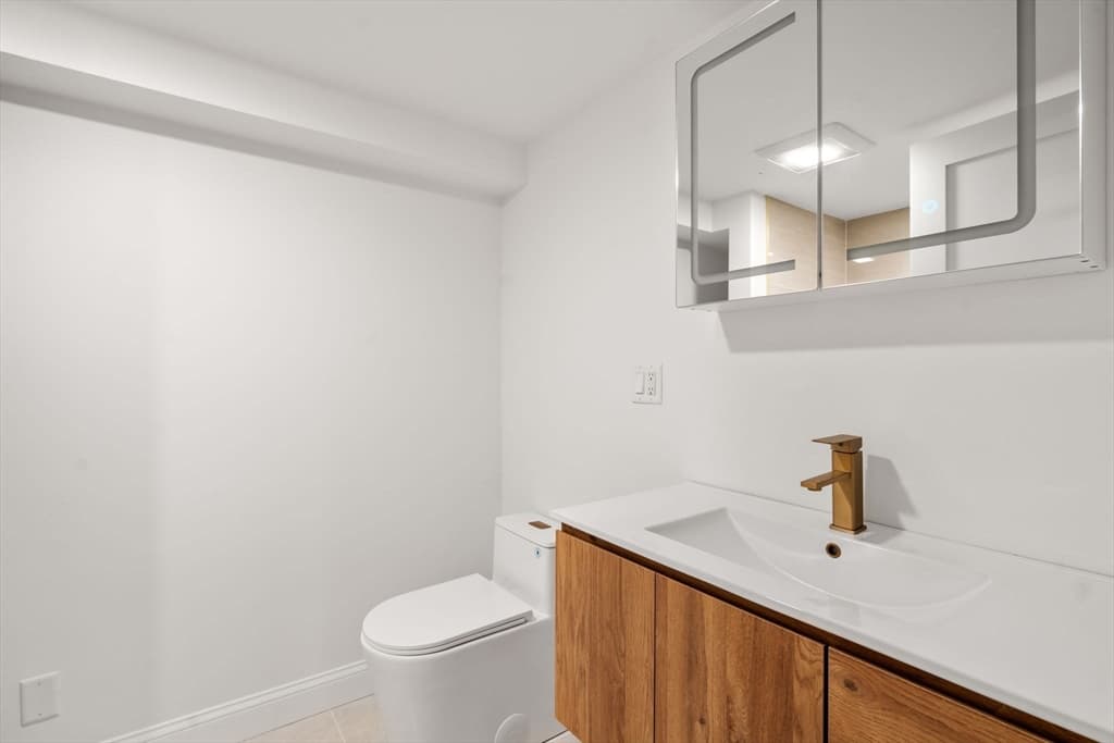 Single Family Residence at 8 Everett St, Wakefield MA 01880, photo 8 of 15