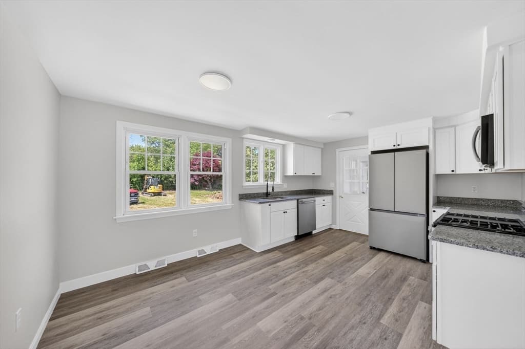 Single Family Residence at 61 Stevens Rd, Swansea MA 02777, photo 7 of 27