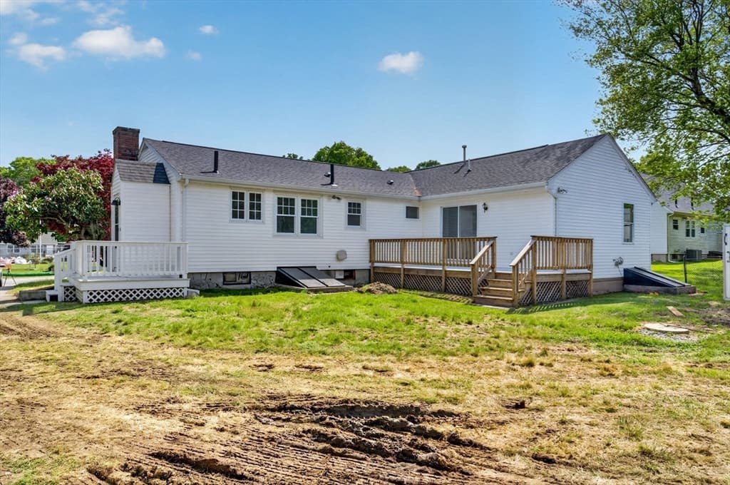Single Family Residence at 61 Stevens Rd, Swansea MA 02777, photo 3 of 27