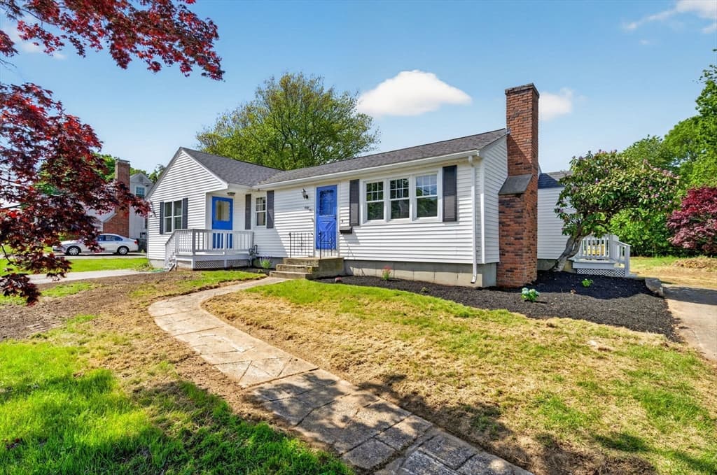 61 Stevens Rd, Swansea MA 02777