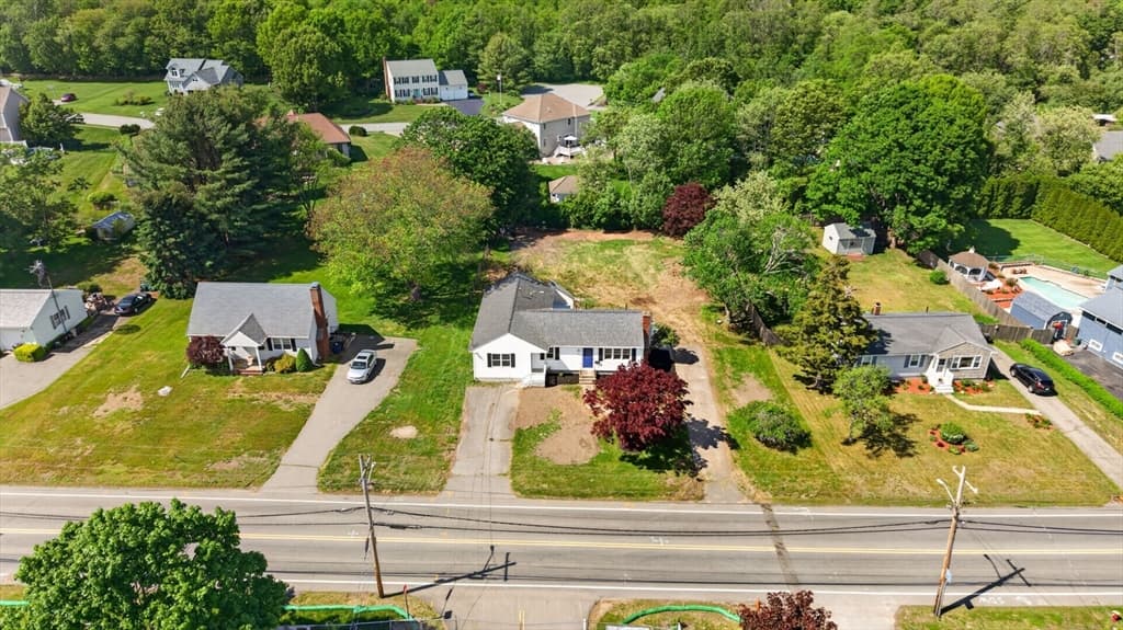 Single Family Residence at 61 Stevens Rd, Swansea MA 02777, photo 5 of 27