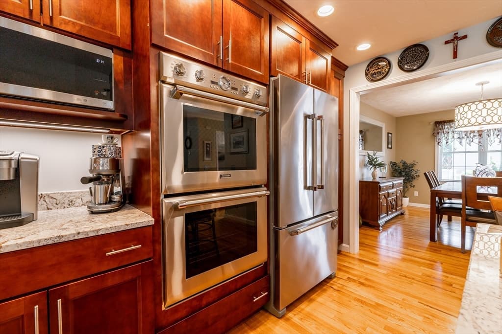Single Family Residence at 22 Duluth St, Worcester MA 01604, photo 5 of 37