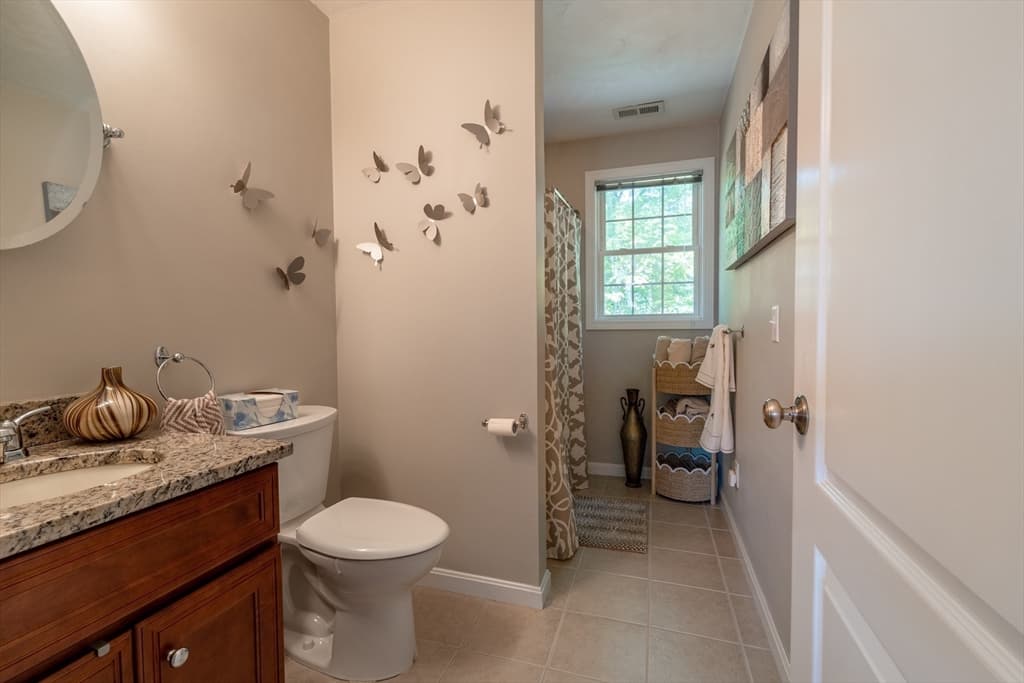 Single Family Residence at 22 Duluth St, Worcester MA 01604, photo 15 of 37