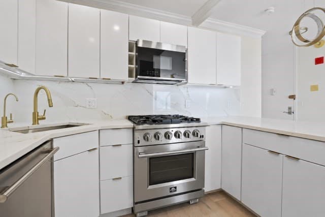 Condominium at 85 E India Row # 36D, Boston MA 02110, photo 4 of 30