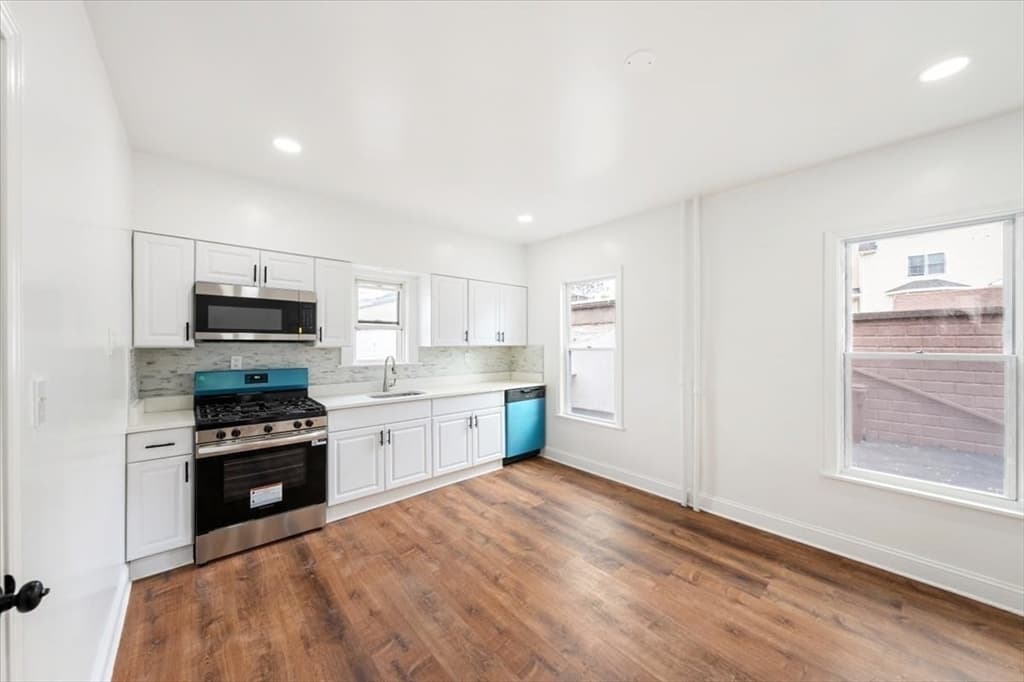 16 Oakes Street, Everett MA 02149 photo 24