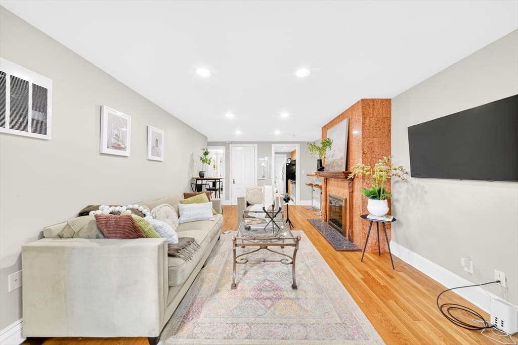 352 Tappan St # 1, Brookline MA 02445