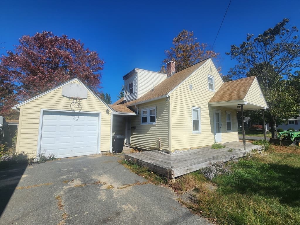 2 Alice St, Montague MA 01376