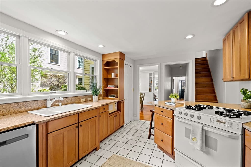Condominium at 86 Federal St # 86, Newburyport MA 01950, photo 13 of 41