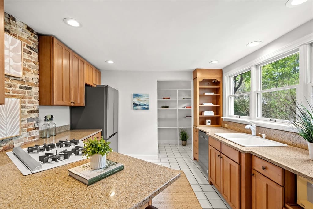 Condominium at 86 Federal St # 86, Newburyport MA 01950, photo 16 of 41