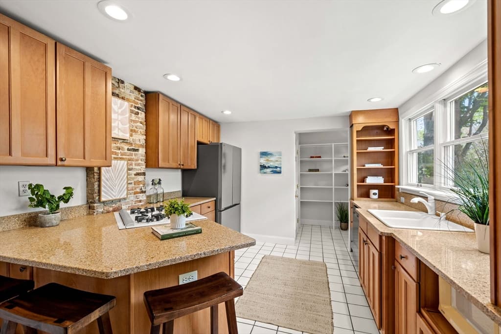 Condominium at 86 Federal St # 86, Newburyport MA 01950, photo 12 of 41