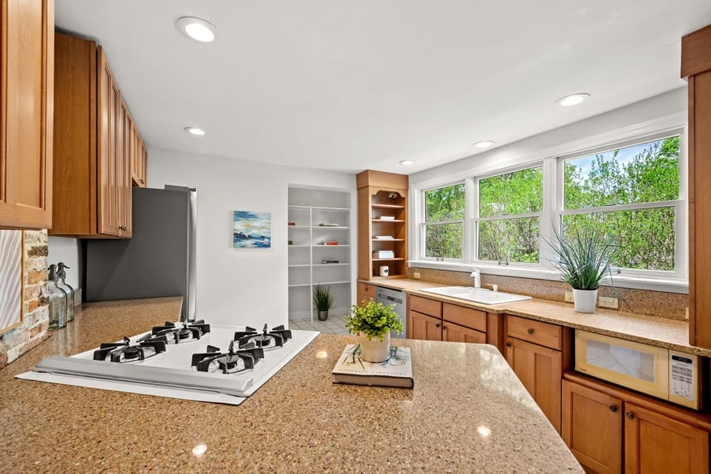 Condominium at 86 Federal St # 86, Newburyport MA 01950, photo 15 of 41