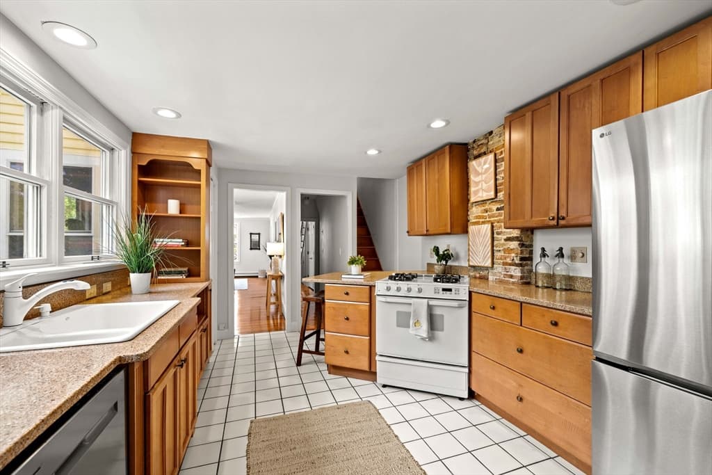 Condominium at 86 Federal St # 86, Newburyport MA 01950, photo 11 of 41